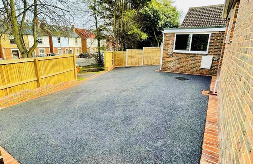 Rushmoor District Apartamento | Spacious 3 bedroom Home w Parking in Farnborough