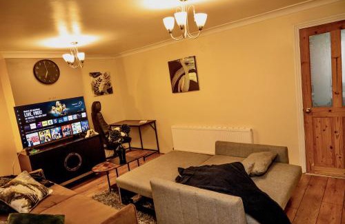Sittingbourne Apartamento | Spacious 3-Bedroom, Free parking, Garden, Pet Friendly, superfast Wi-Fi!