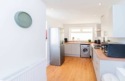 Doncaster Casa | Spacious 3 Bedroom Home with Garden in Doncaster