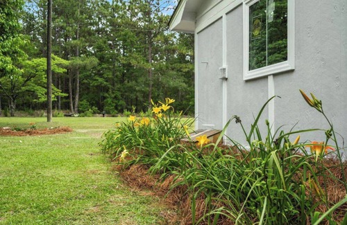 Hartsville Casa | Spacious 3-bedroom home in natural setting