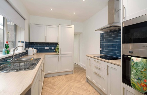 Exeter Casa | Spacious 3 Bedroom Home in Central Skewen