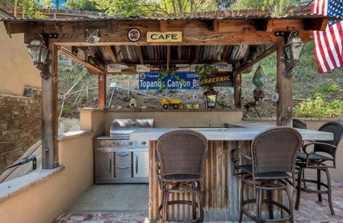 Topanga Casa | Spacious 3 Bedroom home with hot tub and gym