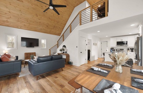 Clarkson Casa | Spacious 3-bedroom house near Nolin Lake/Mammoth Cave, WiFi, Grill, Fire Pit!