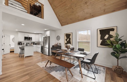 Clarkson Casa | Spacious 3-bedroom house near Nolin Lake/Mammoth Cave, WiFi, Grill, Fire Pit!