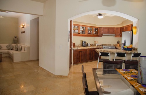 Playa Las Gatas Apartamento | Spacious 3-bedroom apartment in beautiful Zihuatanejo with WiFi, AC
