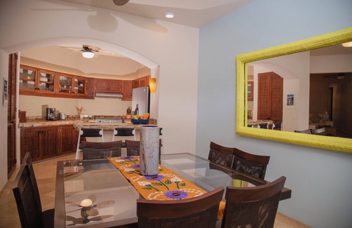 Playa Las Gatas Apartamento | Spacious 3-bedroom apartment in beautiful Zihuatanejo with WiFi, AC