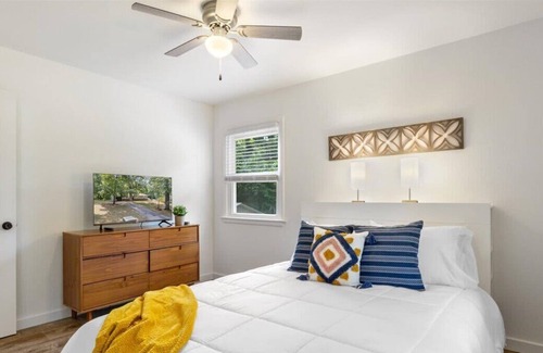 Lakeland Casa | Spacious 3-Bedroom Near the Bagnell Dam Strip