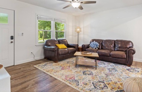 Lakeland Casa | Spacious 3-Bedroom Near the Bagnell Dam Strip