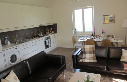 Polinago Apartamento | Amplio apartamento independiente de 3 dormitorios con piscina y vistas panorámicas.
