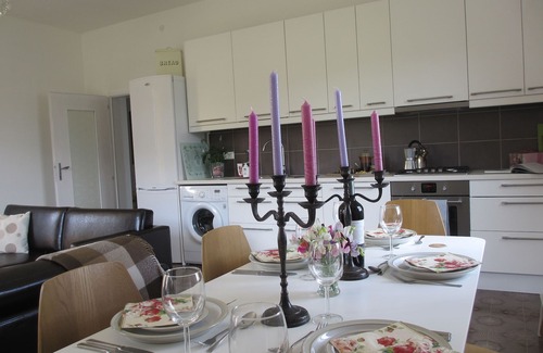 Polinago Apartamento | Amplio apartamento independiente de 3 dormitorios con piscina y vistas panorámicas.