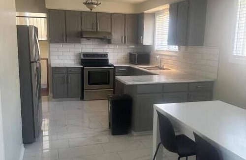 Downsview Apartamento | Spacious 3 Bedroom Suite