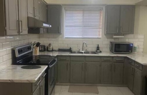 Downsview Apartamento | Spacious 3 Bedroom Suite