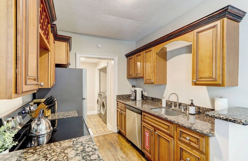 Sports Complex Apartamento | Spacious 3-bedroom duplex in downtown Jacksonville-5 minute walk to the stadium