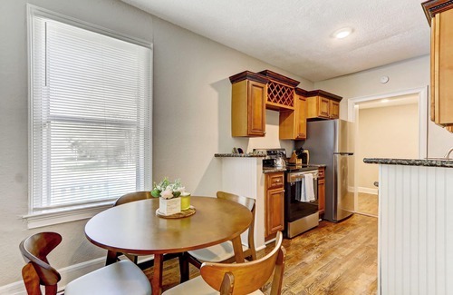 Sports Complex Apartamento | Spacious 3-bedroom duplex in downtown Jacksonville-5 minute walk to the stadium