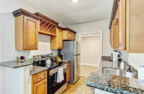 Sports Complex Apartamento | Spacious 3-bedroom duplex in downtown Jacksonville-5 minute walk to the stadium