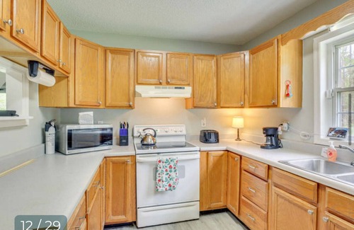 Little River Casa | Spacious 3 bedroom house in Little River. WiFi, AC, pool near Cherry Grove beach