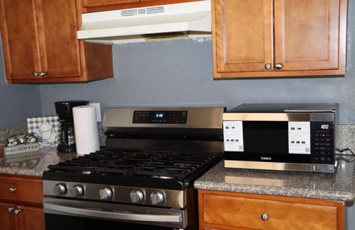 San Jacinto Apartamento | Spacious 3-Bedroom Retreat in San Jacinto; Sleeps 8, AC & Pet-Friendly