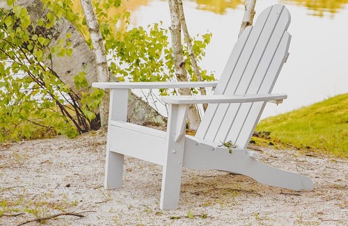 Reeders Cabina | Spacious 3 Bedroom Lake View Cabin, covered porch for BBQ
