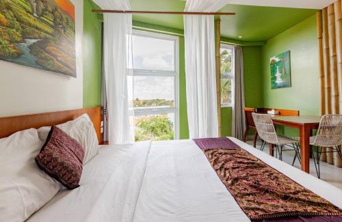Sunset Road Casa | Spacious 3 Bedroom Villa, Sleeps 12, Resort Style Pool, Families and Groups, Private Kitchen, Restaurant with Room Service and Catering, Near Seminyak Beach