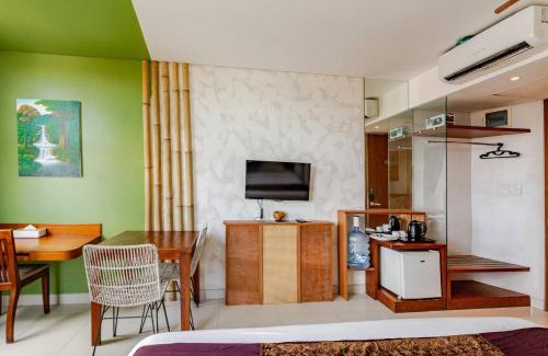 Sunset Road Casa | Spacious 3 Bedroom Villa, Sleeps 12, Resort Style Pool, Families and Groups, Private Kitchen, Restaurant with Room Service and Catering, Near Seminyak Beach