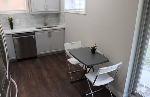 Ajax Apartamento | Spacious 3 Bedroom walkout Basement Apartment