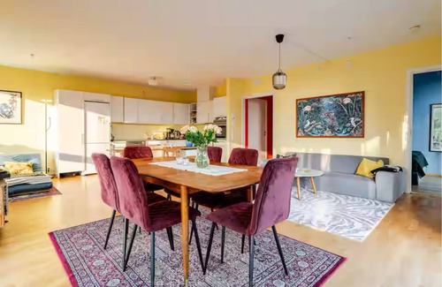Oslo Condominio | Spacious 3-bedroom with 3 balconies, 2 bthrms, sea view and free indoor parking