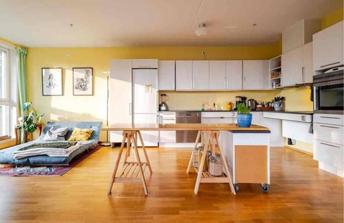 Oslo Condominio | Spacious 3-bedroom with 3 balconies, 2 bthrms, sea view and free indoor parking