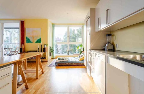 Oslo Condominio | Spacious 3-bedroom with 3 balconies, 2 bthrms, sea view and free indoor parking