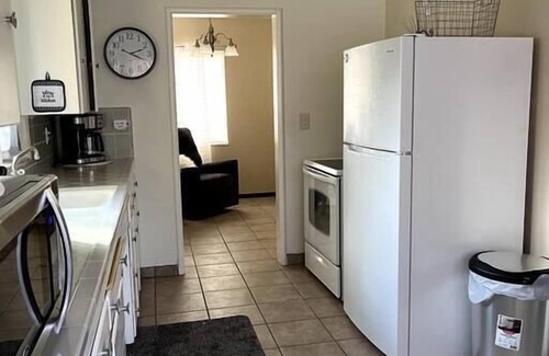 Hanford Casa | Spacious 3-Bedroom with fast internet and 65" TV