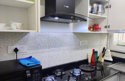 Agara Apartamento | Spacious 3 BHK inHigher flr with Sunset, Lake View