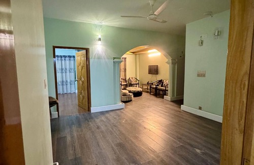 Basundhara Residential Area Apartamento | Spacious 3‑BR Bashundhara Flat AC, Wi‑Fi & Balconies. KeyHost Homes