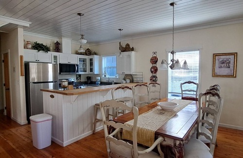 Lincoln Beach Cabaña | Spacious 3-BR Bella Beach, Hot Tub, Master w/King