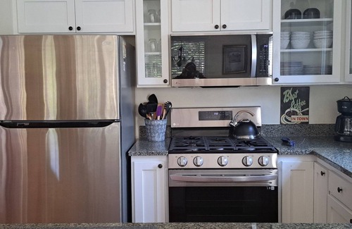 Lincoln Beach Cabaña | Spacious 3-BR Bella Beach, Hot Tub, Master w/King