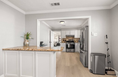 South Central Houston Casa | Spacious 8 Guest Home in Central Houston - The Ark Haven!