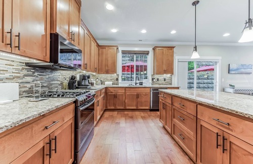 Beaverton Casa | Spacious 3-BR with Kitchen, WiFi and AC in Beaverton - Allows Pets!