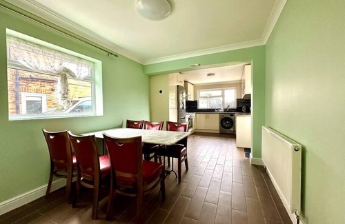 Bicester Casa | Spacious 3 double bedroomed house in Bicester
