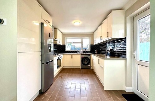 Bicester Casa | Spacious 3 double bedroomed house in Bicester