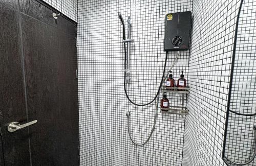 Phra Khanong Nuea Villa | SPACIOUS, 3 mins walking to BTS Phra Khanong & Near Thonglo, Em District, Terminal 21, MAX 20 People