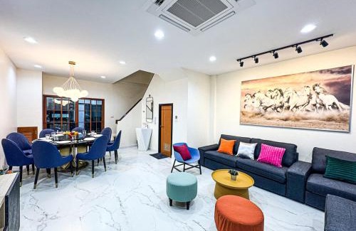 Phra Khanong Nuea Villa | SPACIOUS, 3 mins walking to BTS Phra Khanong & Near Thonglo, Em District, Terminal 21, MAX 20 People