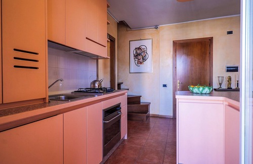 Intra Apartamento | Amplio apartamento de 3 dormitorios con 2 baños, 3 balcones y una hermosa vista al lago