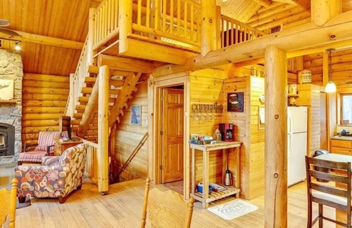 Hatfield Cabina | Spacious 3 Story Cabin. Access to UTV/ATV Trails & Near Lake Arbutus