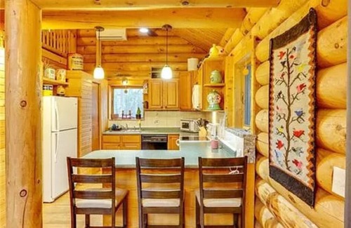 Hatfield Cabina | Spacious 3 Story Cabin. Access to UTV/ATV Trails & Near Lake Arbutus