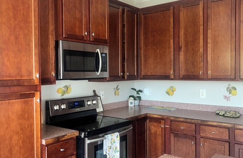 Adairsville Casa | Spacious 3 Story house near ATL with Balcony , Home Gym & More