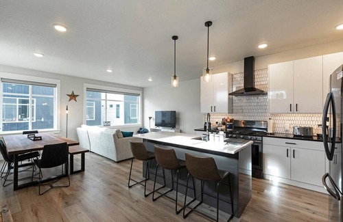 Riverfront Casa | Spacious, 3 story townhome with Mountain Views!