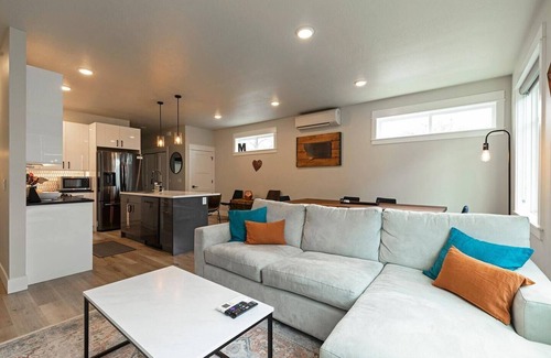 Riverfront Casa | Spacious, 3 story townhome with Mountain Views!