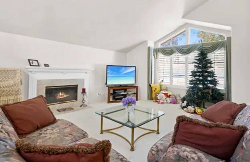 Thousand Oaks Casa | Spacious 3406 sq.ft & Cozy 5bd/4bth&pool/jacuzzi