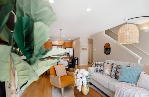 Minor Casa | Spacious 3B/2.5B Home in the Heart of Capitol Hill