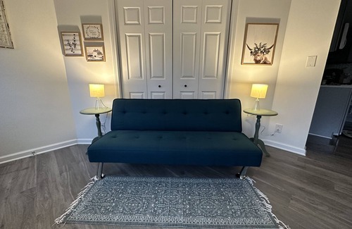 DeKalb Casa | Spacious 3BD 2BA 5 MIN TO NIU Pets Welcome Fast WIFI