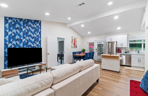 Alpharetta Casa | Spacious 3BD House - BBQ - Backyard Games & Sports