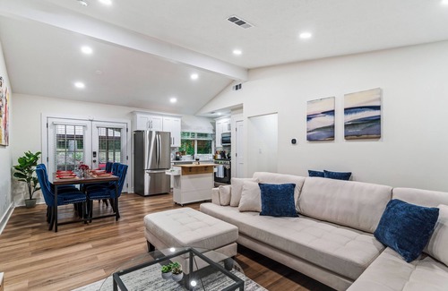 Alpharetta Casa | Spacious 3BD House - BBQ - Backyard Games & Sports